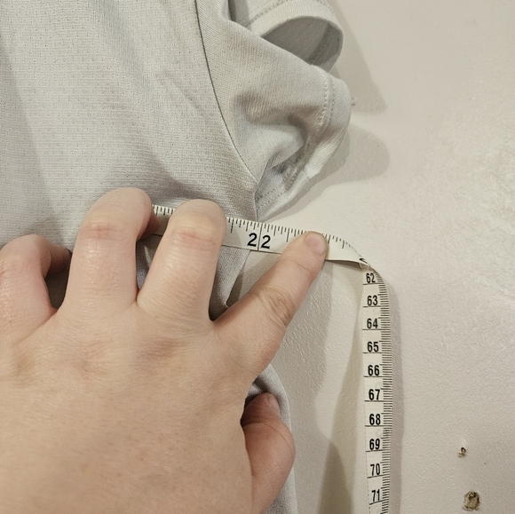 Under Armour Light Gray Open Back Shirt! - Picture 6 of 7